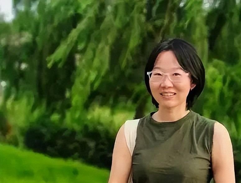 开云中国-45岁的李娟近况曝光，住15W的房子，不生孩子也不上班，选择隐居